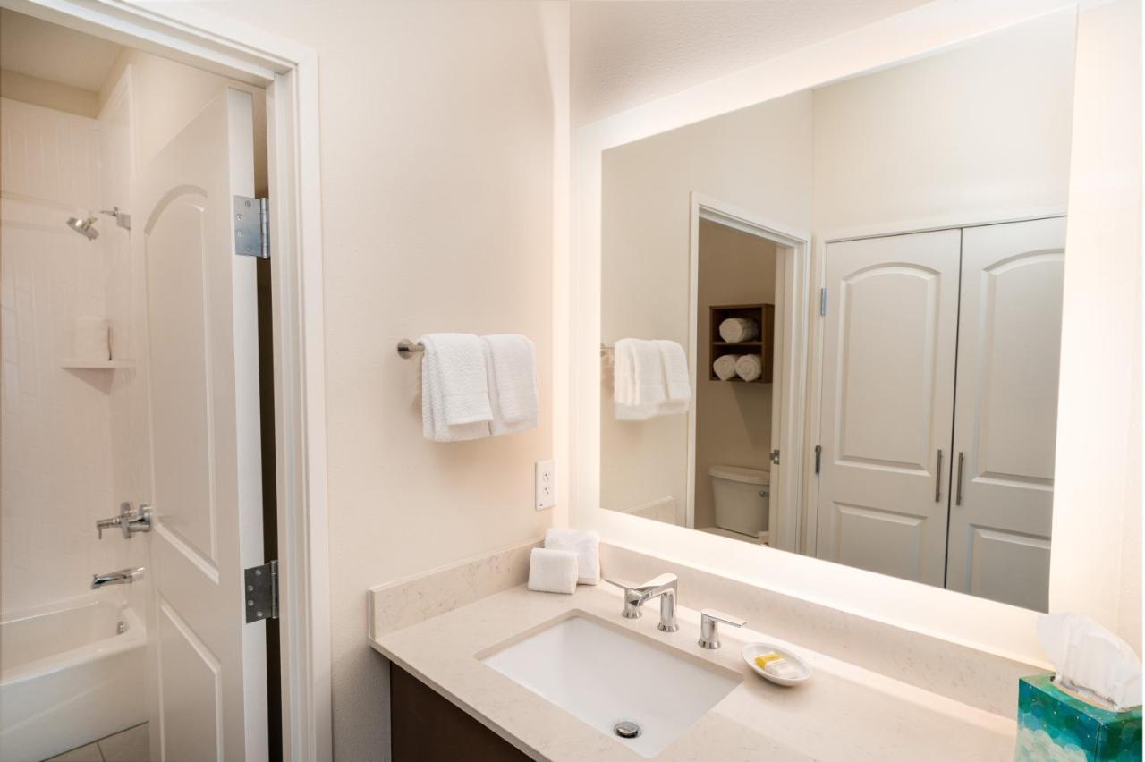 One-Bedroom Queen Suite with Two Queen Beds