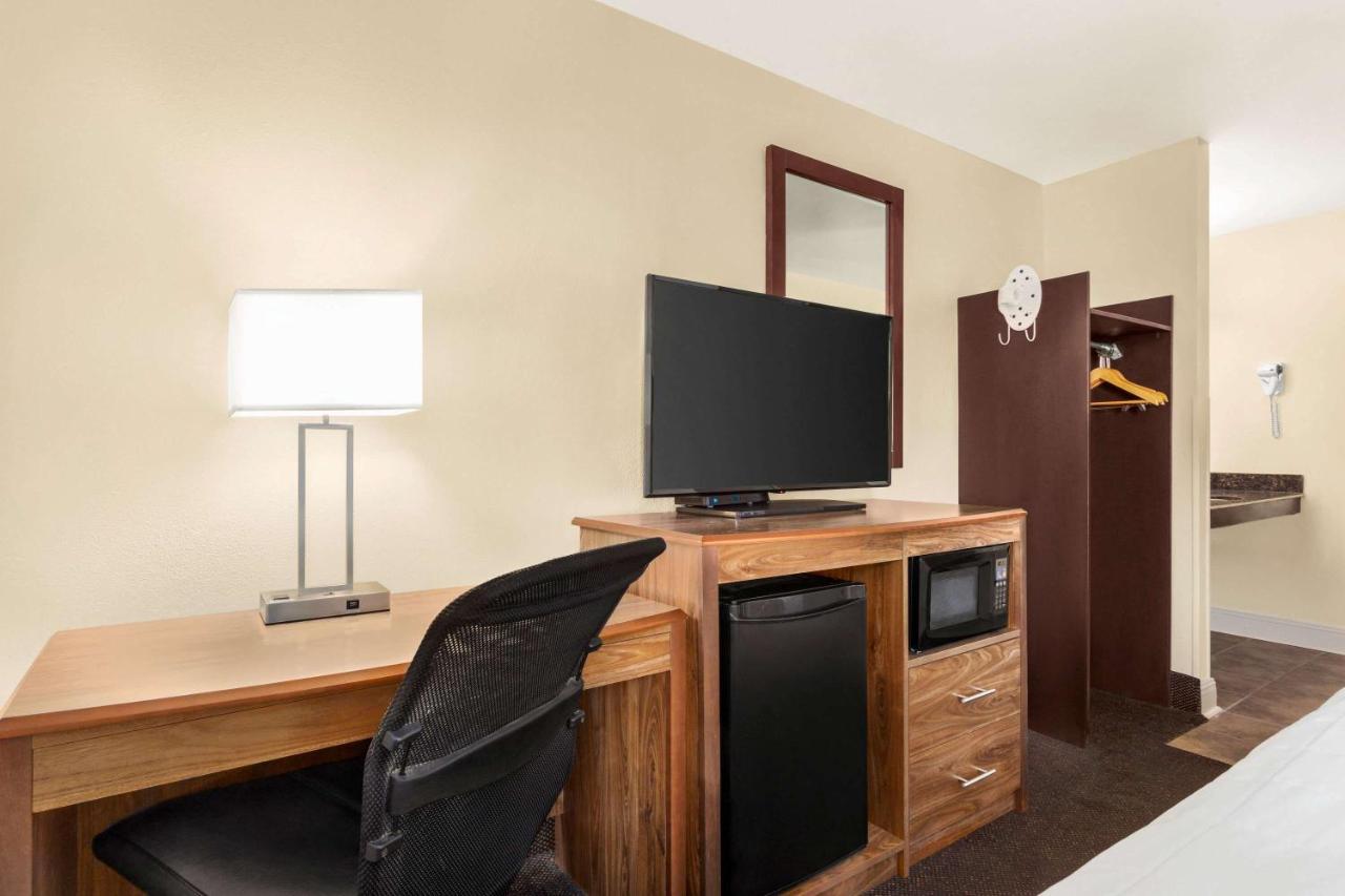 King Room Mobility Access or Non-Smoking