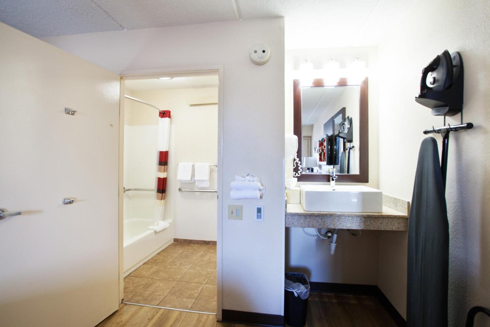 Premium King Room Disability Access Smoke Upgraded Bedding & Snack