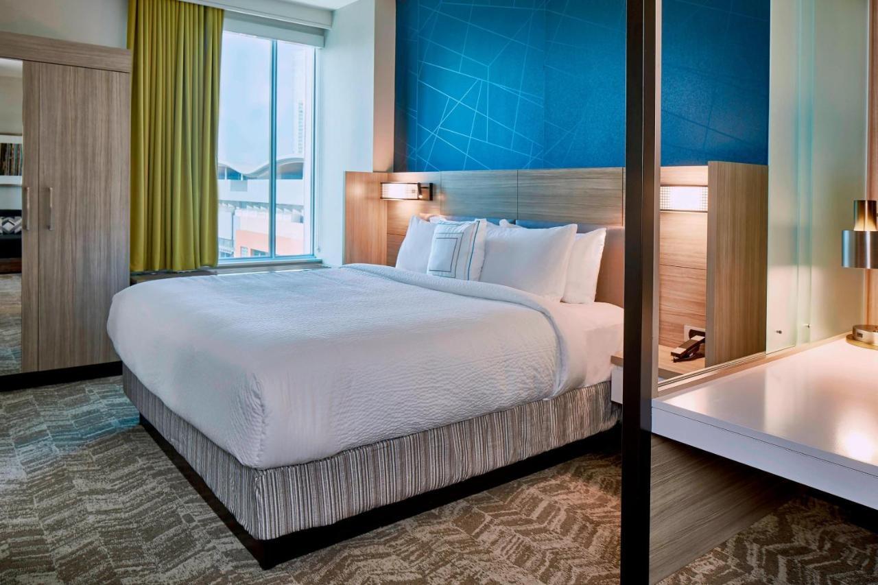 Suite 1 King Trundle bed High floor,1553656033:JPEG