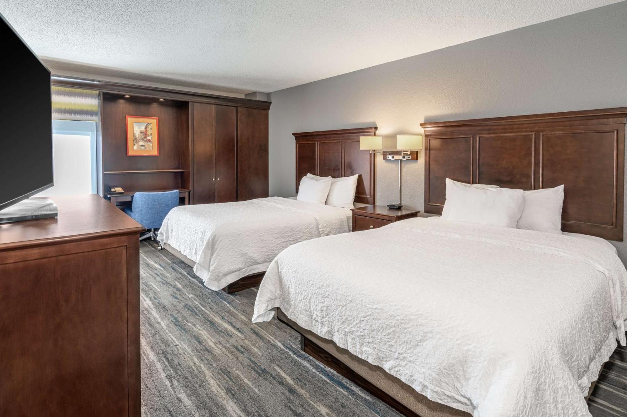 Queen Room with two Queen Beds -Non Smoking,1705829181:JPEG
