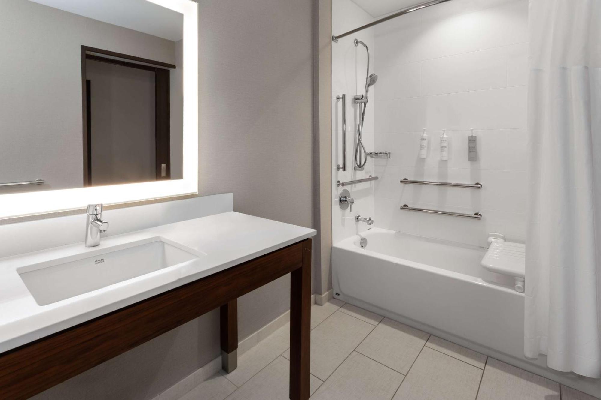 King Room Bath Tub Mobility Hearing Access