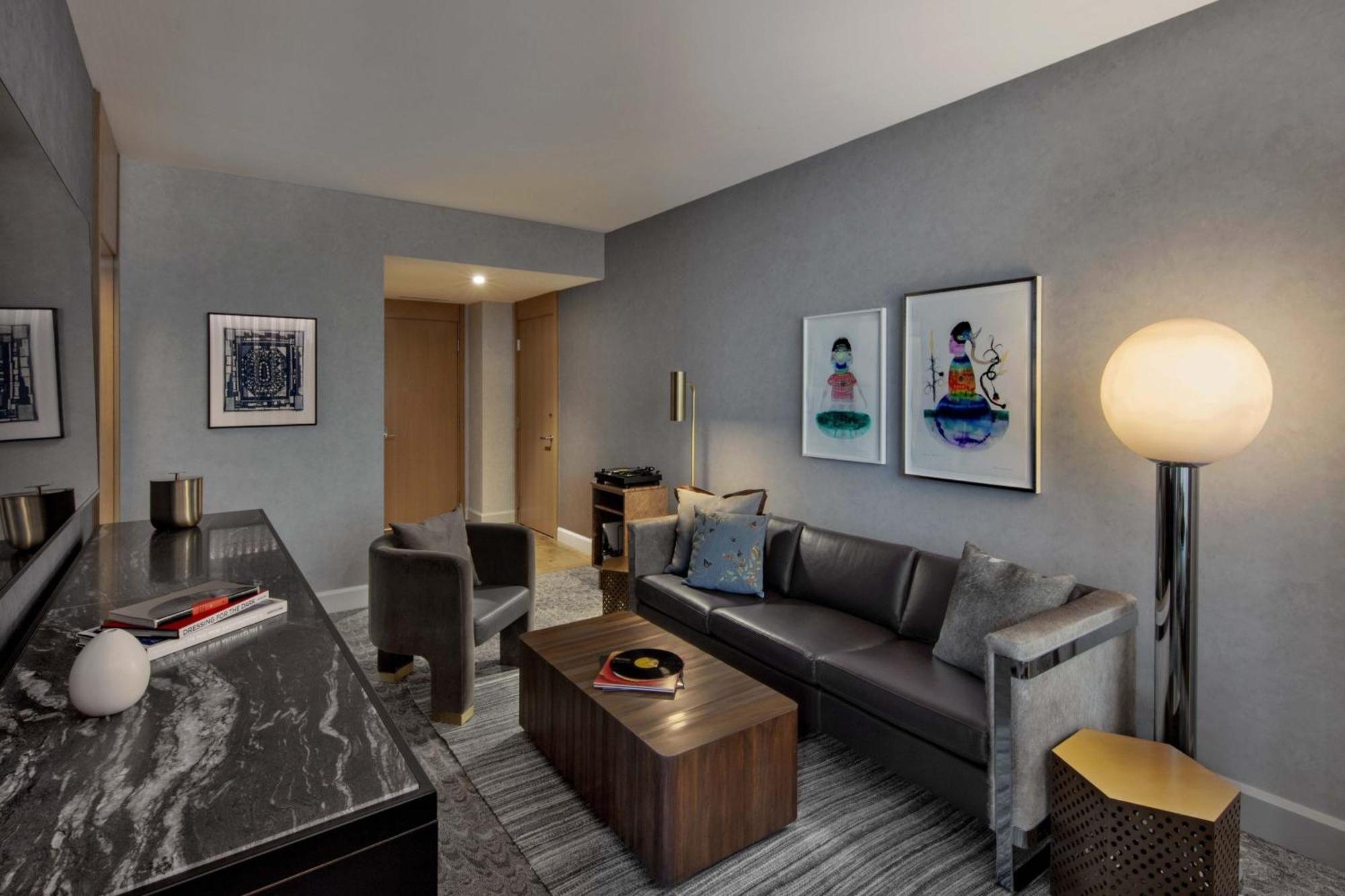 Corner King Suite City View