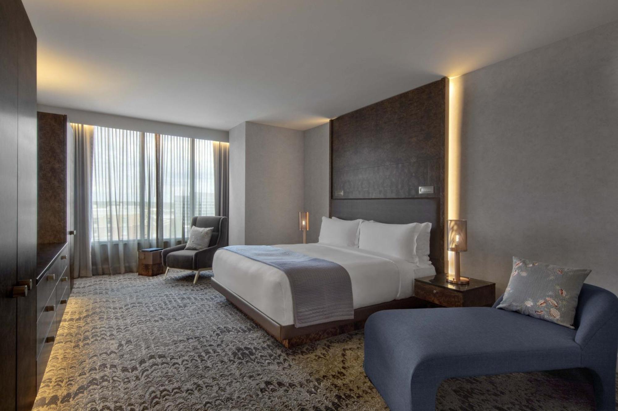 Luxury King Suite with City View,1461652867:JPEG