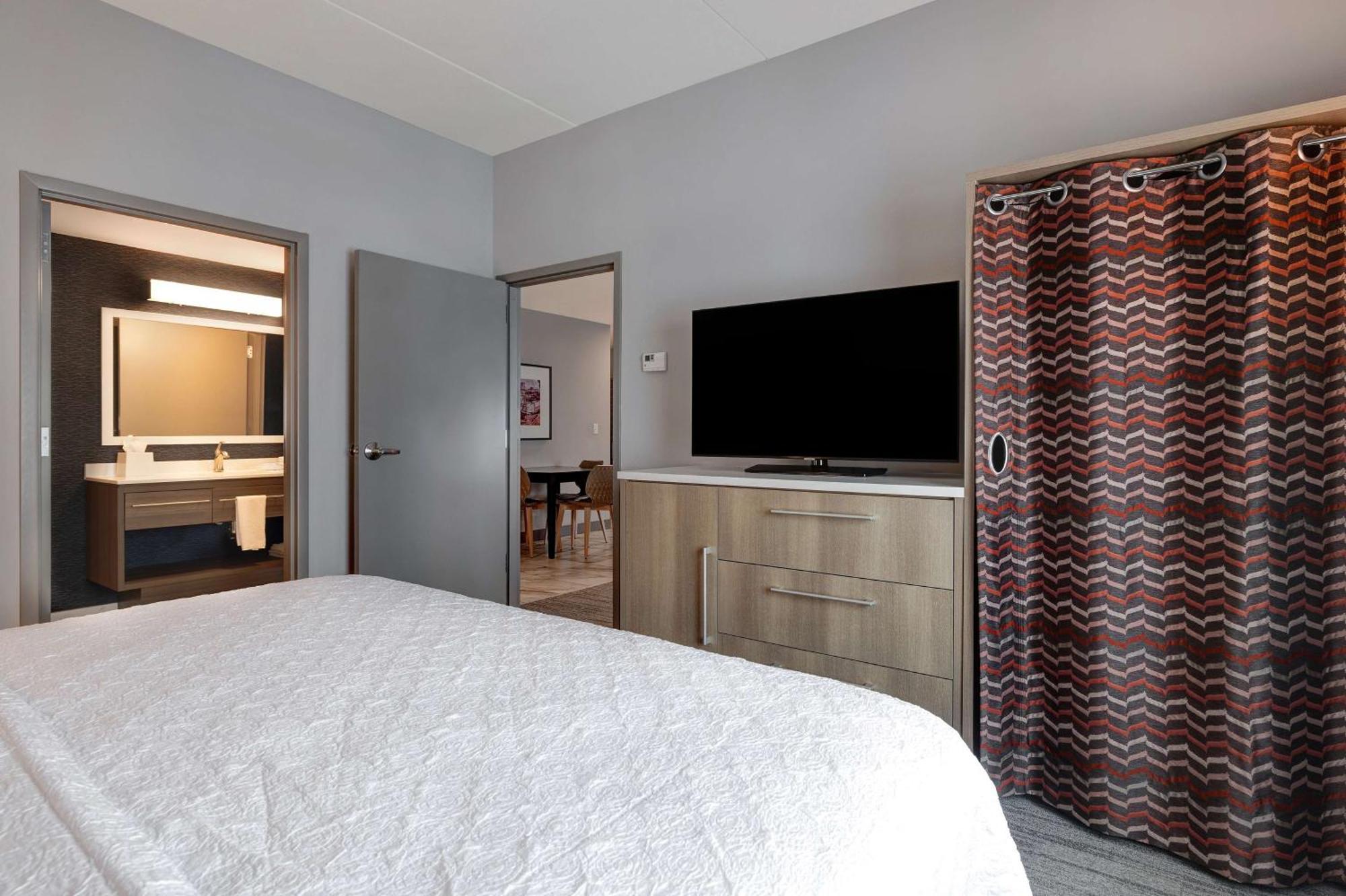 One-Bedroom King Suite Non-Smoking