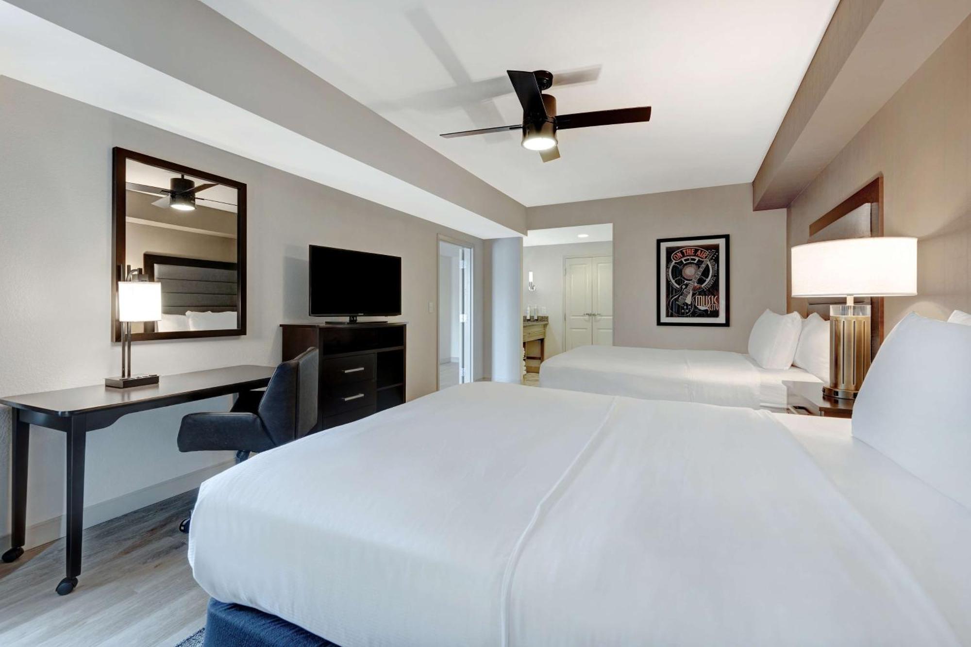 One-Bedroom Queen Suite with Two Queen Beds - Non-Smoking