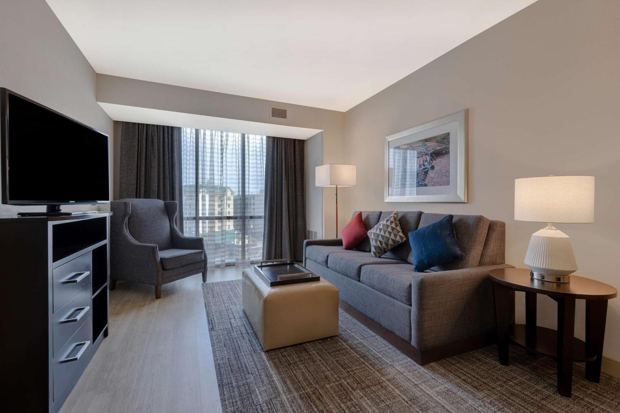 One-Bedroom Queen Suite Two Queen Beds Non-Smoking