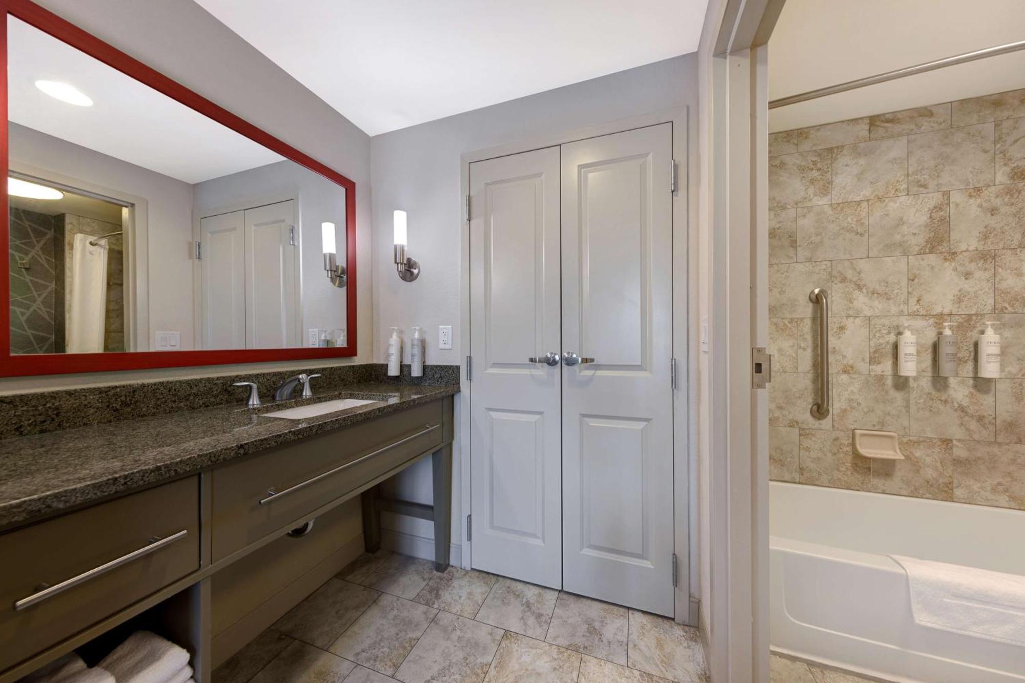 One-Bedroom King Suite Non-Smoking