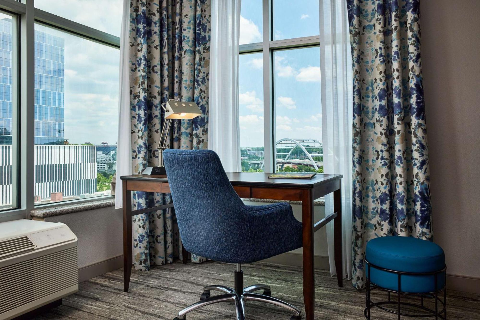 Corner King Room