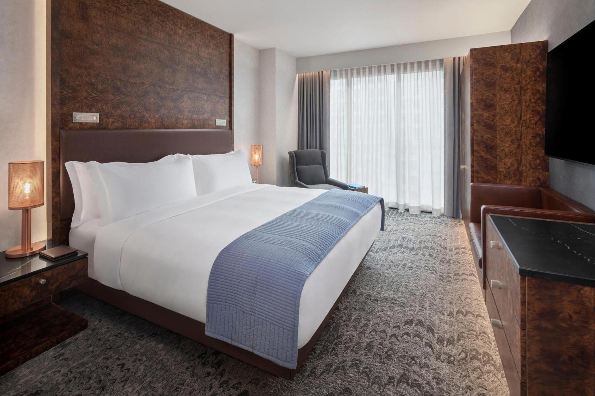 Deluxe King Suite