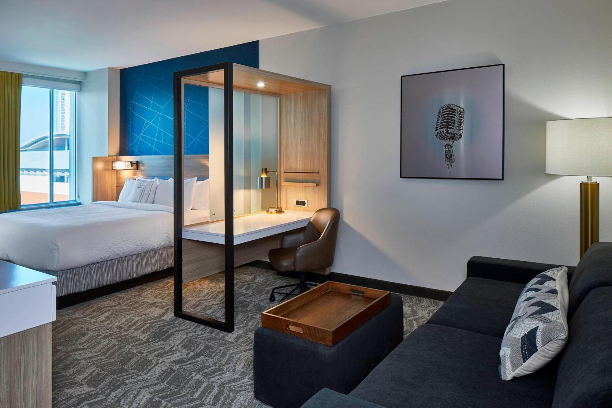 Suite 1 King Trundle bed High floor