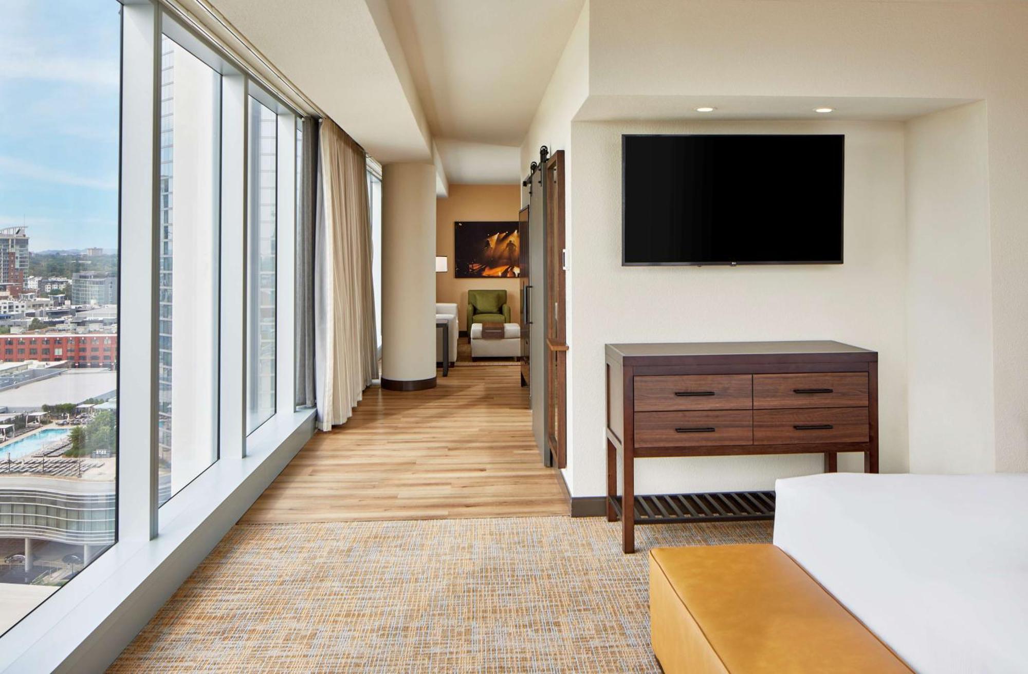 Corner King Suite