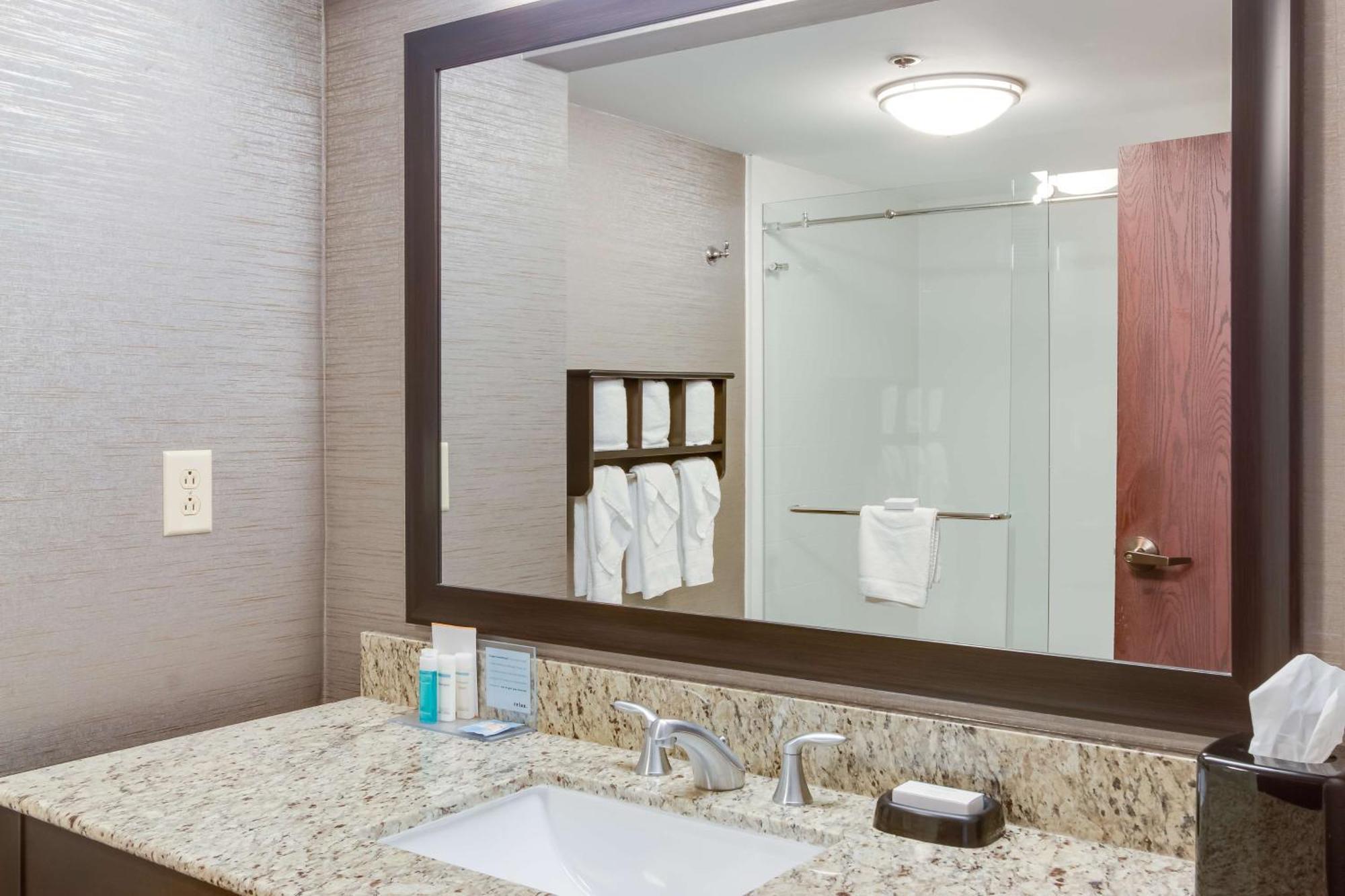 One King Shower only with Wet bar Non-Smoking