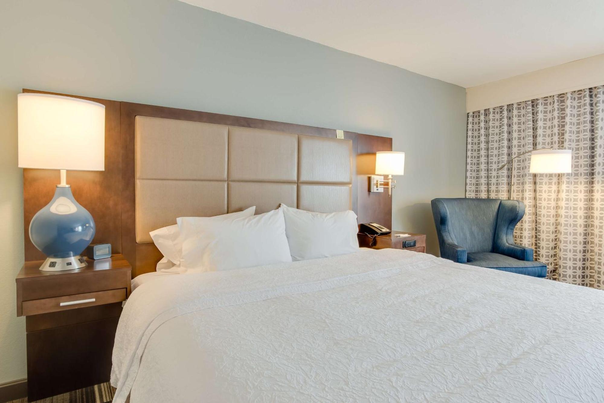 King Room Accessible Tub Mobility Hearing Access or Non-Smoking