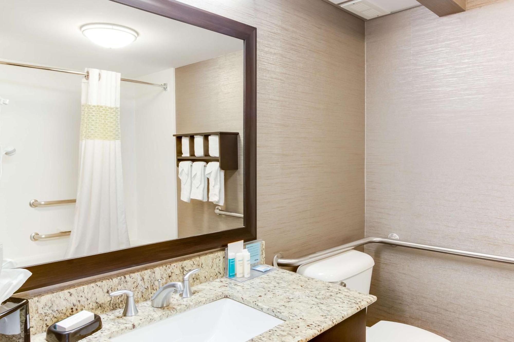King Room Accessible Tub Mobility Hearing Access or Non-Smoking