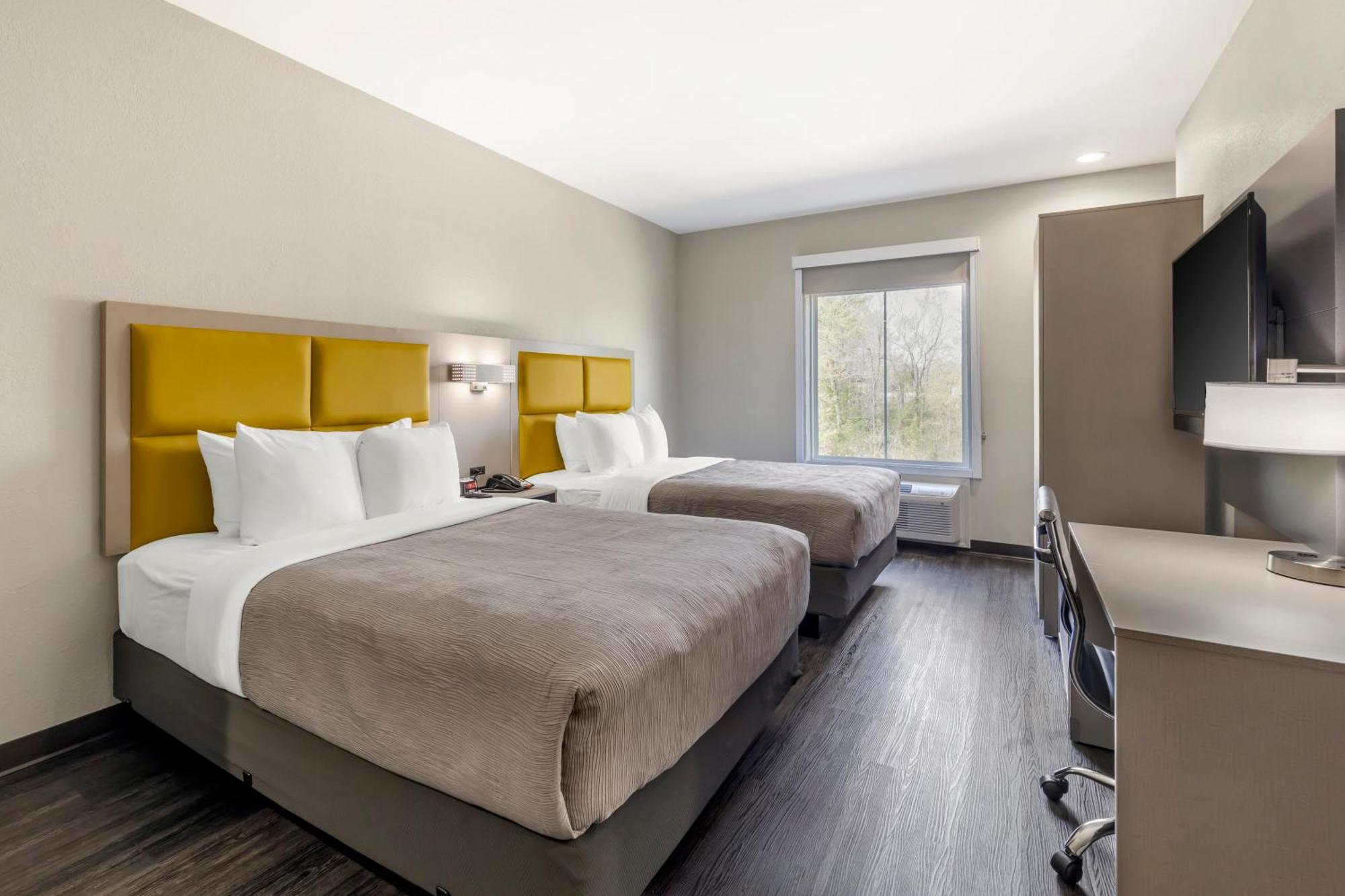 Queen Suite Two Queen Beds Sofa Non Smoking