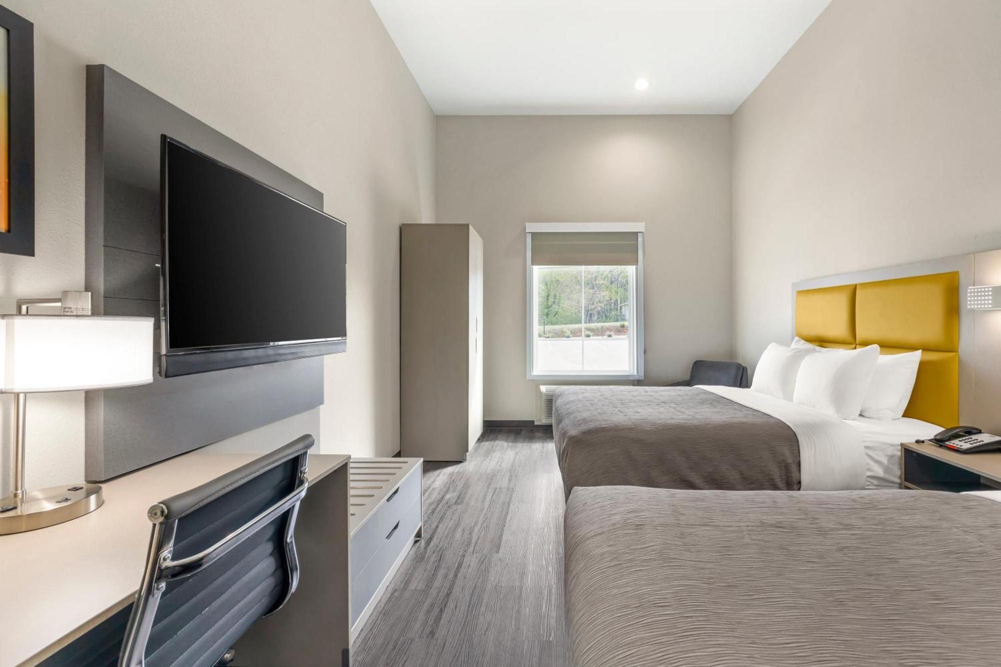 Quadruple Room Two Queen Beds Non Smoking