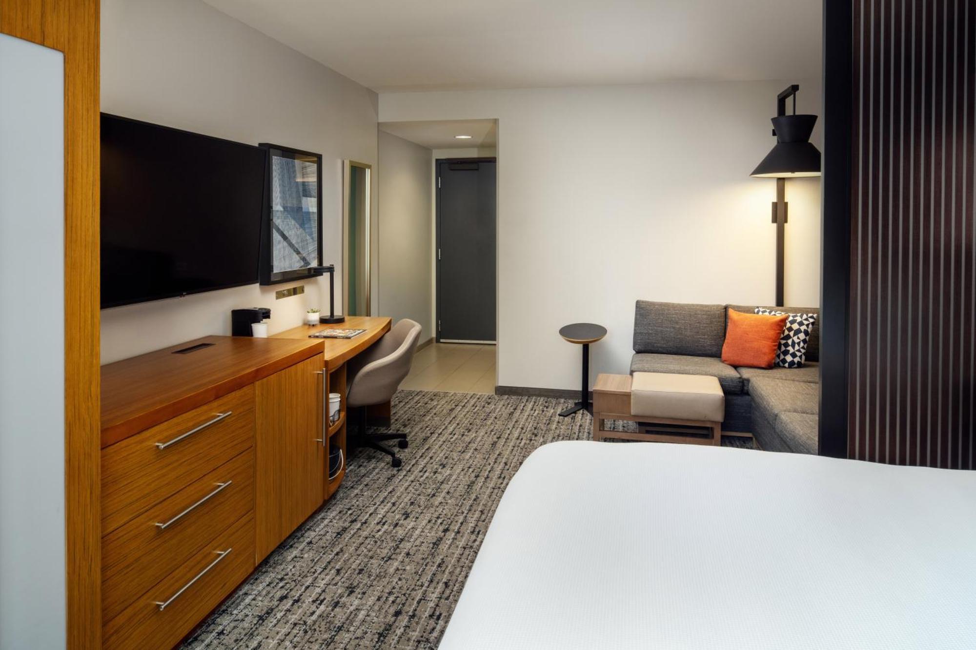 Queen Room Two Queen Beds Sofa Bed Accessible Tub