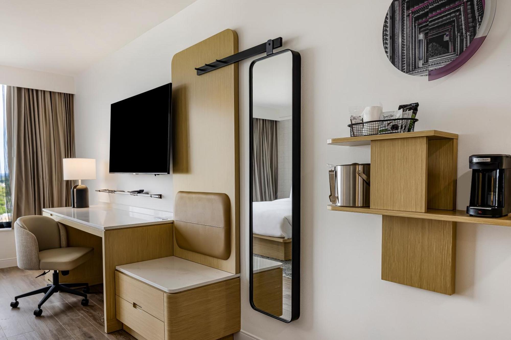 Premium Queen Room Two Queen Beds Skyline View,1615680691:JPEG