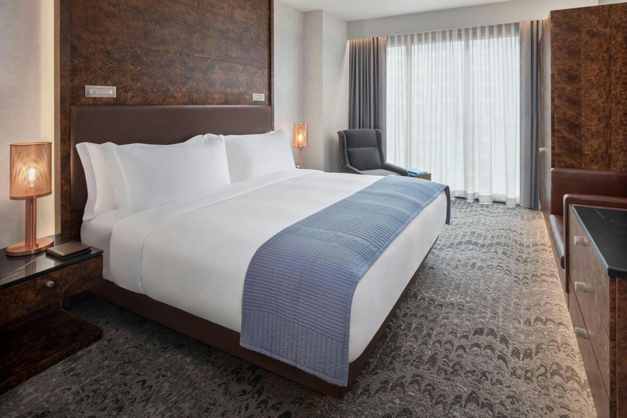 Deluxe King Suite