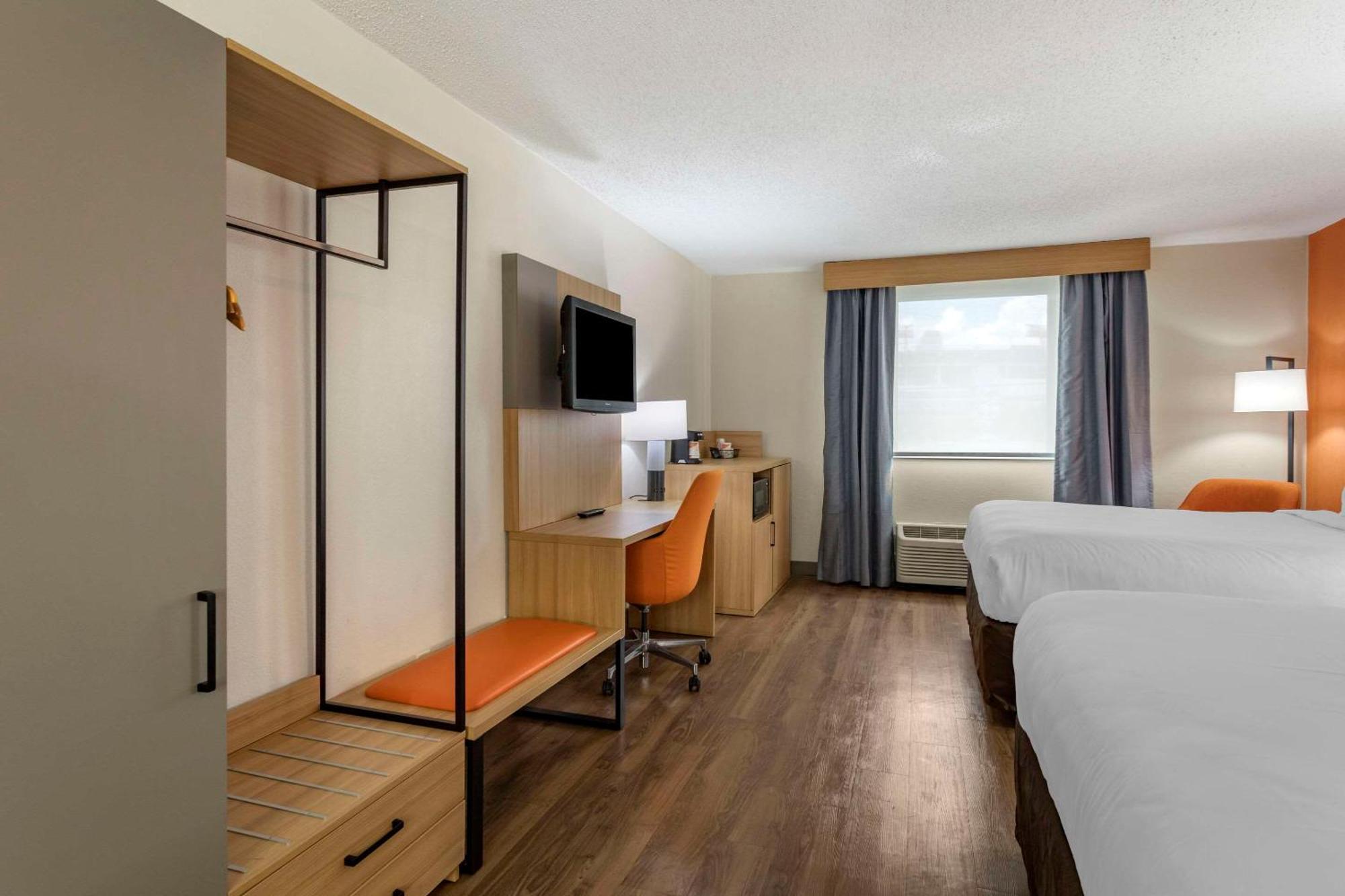 Queen Room Two Queen Beds Stadium View