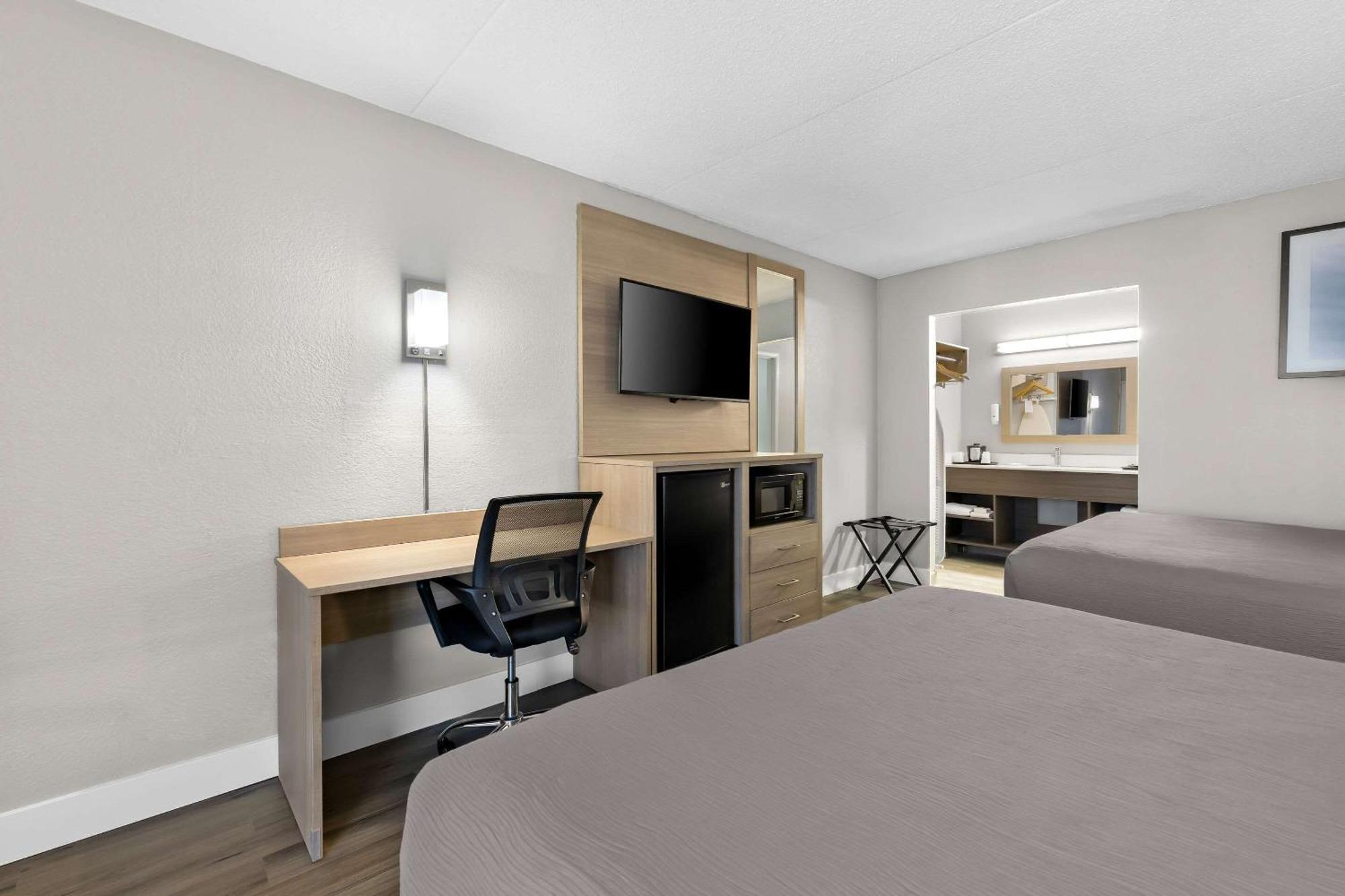Quadruple Room Two Queen Beds Smoking