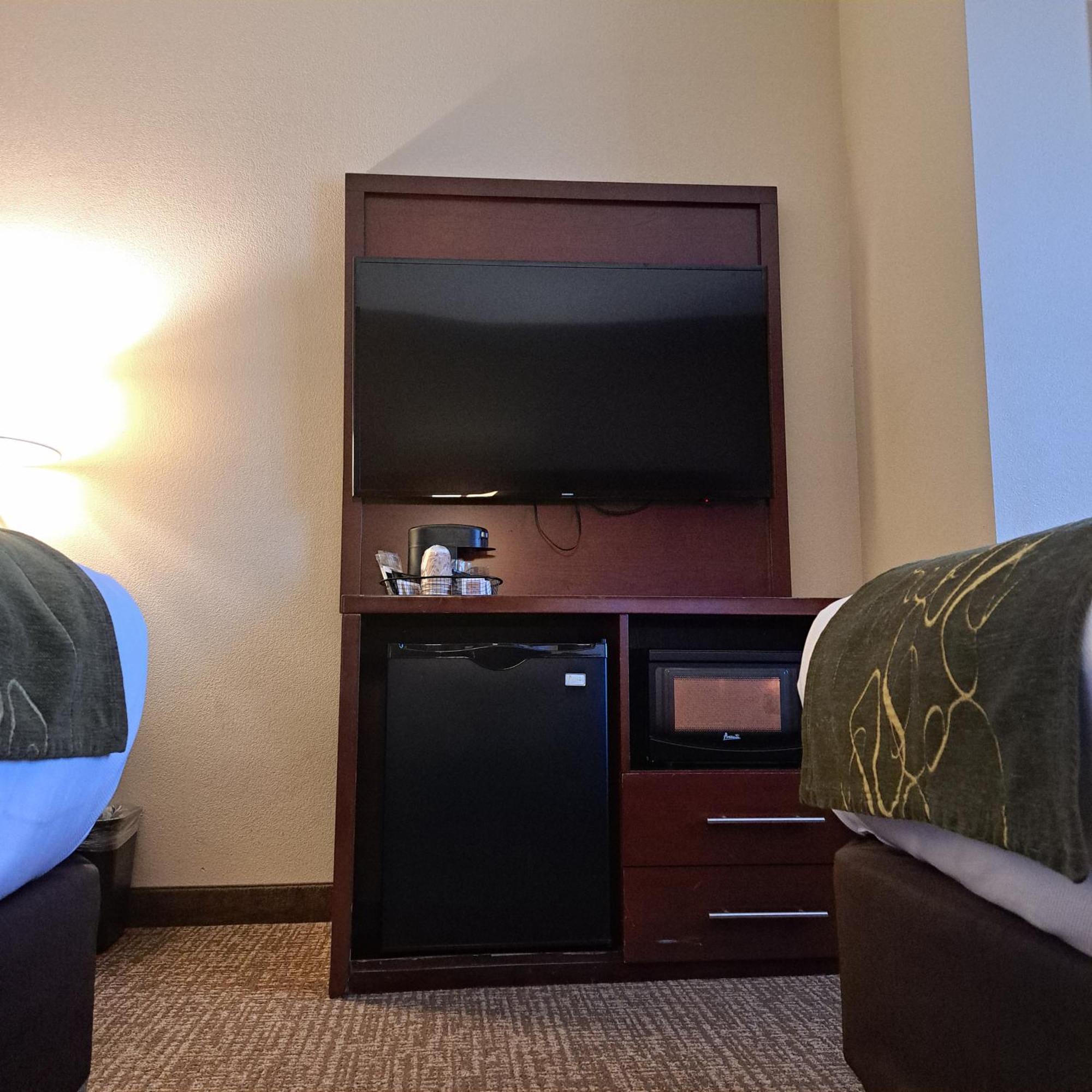 Queen Suite Two Queen Beds Non-Smoking