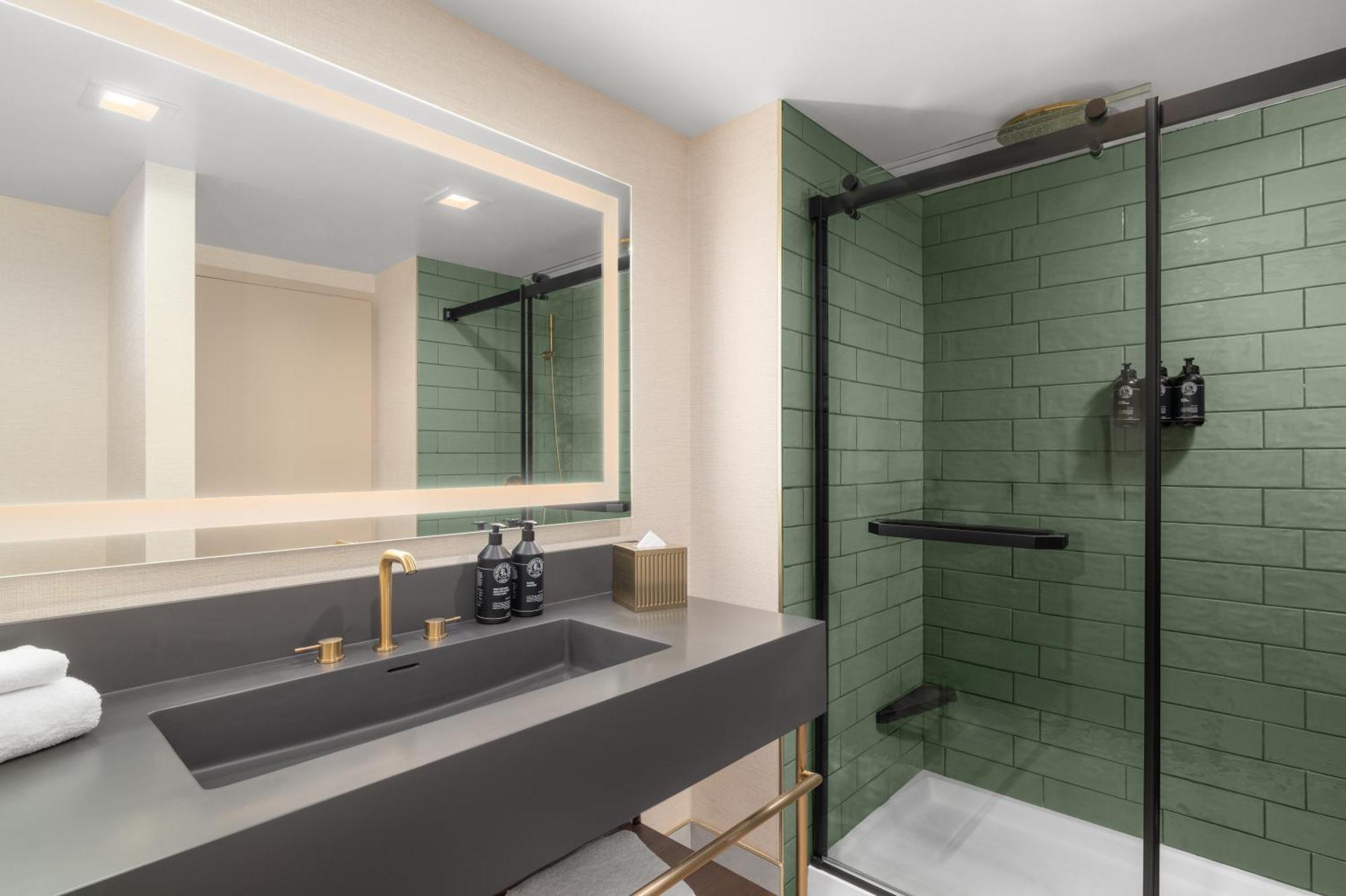 1 King Bed Chaise Lounge,1660582863:JPEG