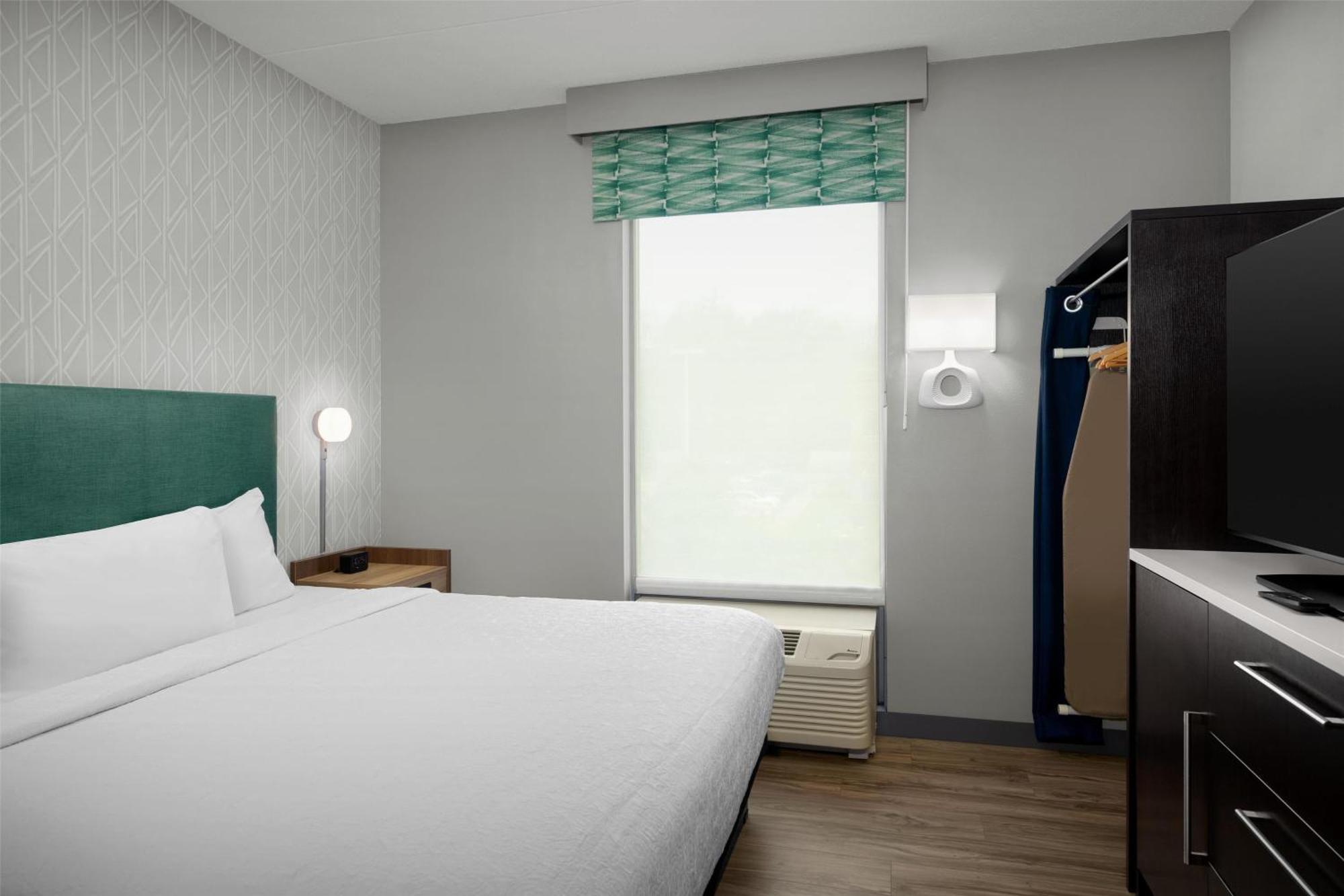 One-Bedroom King Suite with Bath Tub - Disability Access,1666667455:JPEG