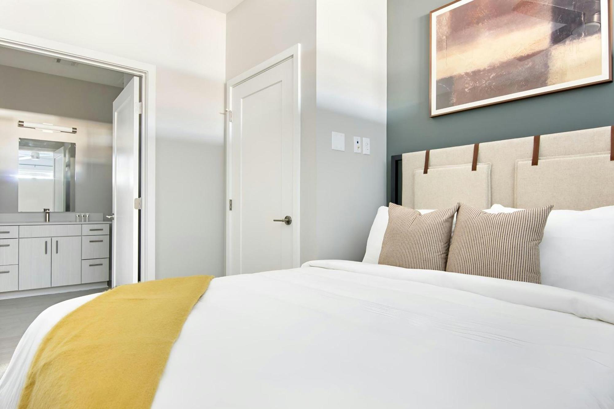 Studio Apartment Queen Sofa Bed Balcony