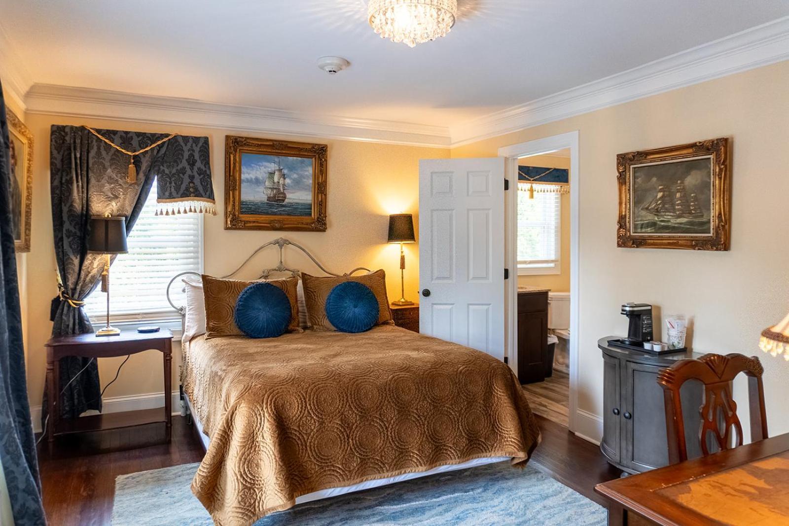 Deluxe Queen Room
