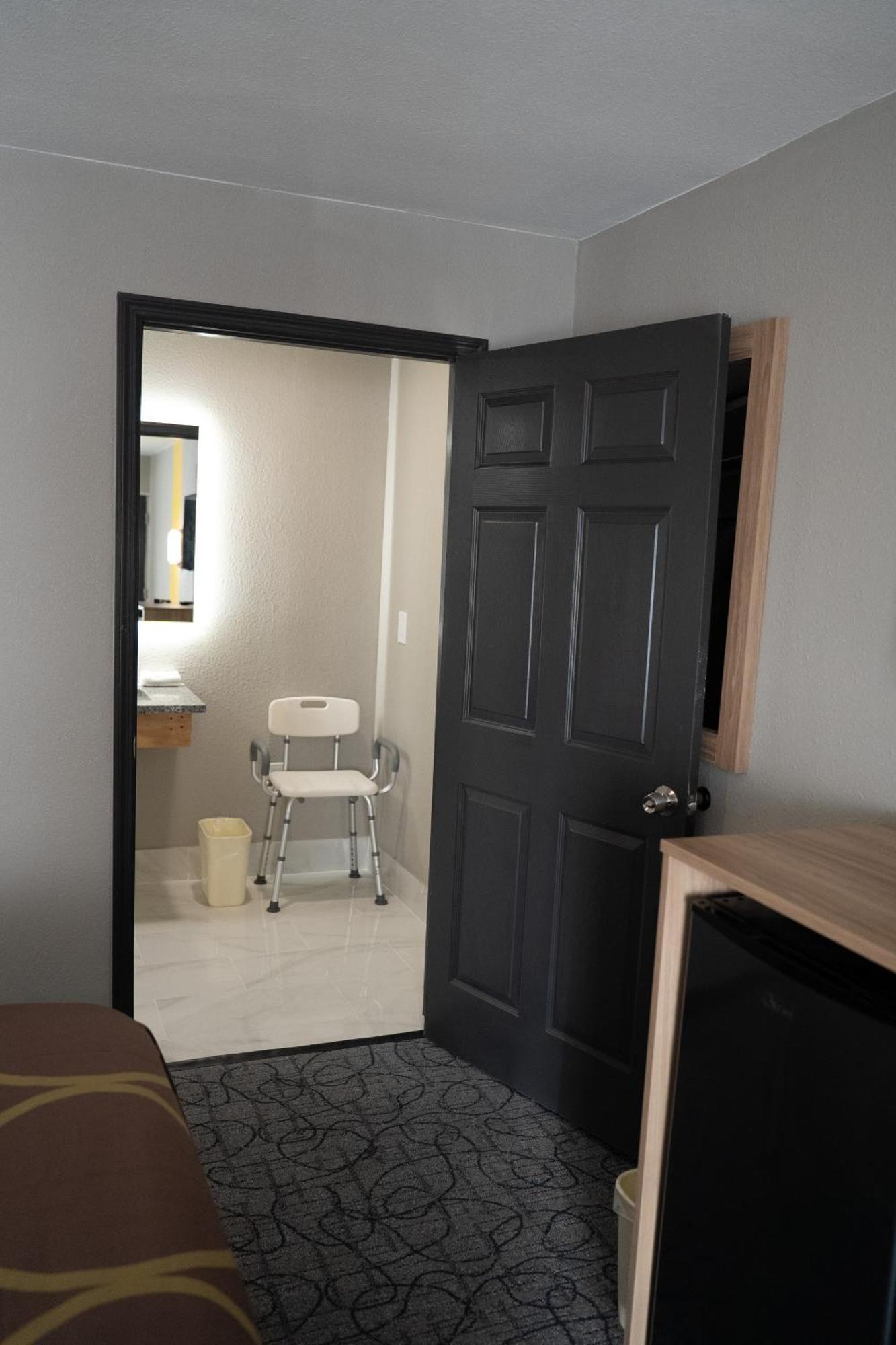King Room Mobility Access or Non-Smoking