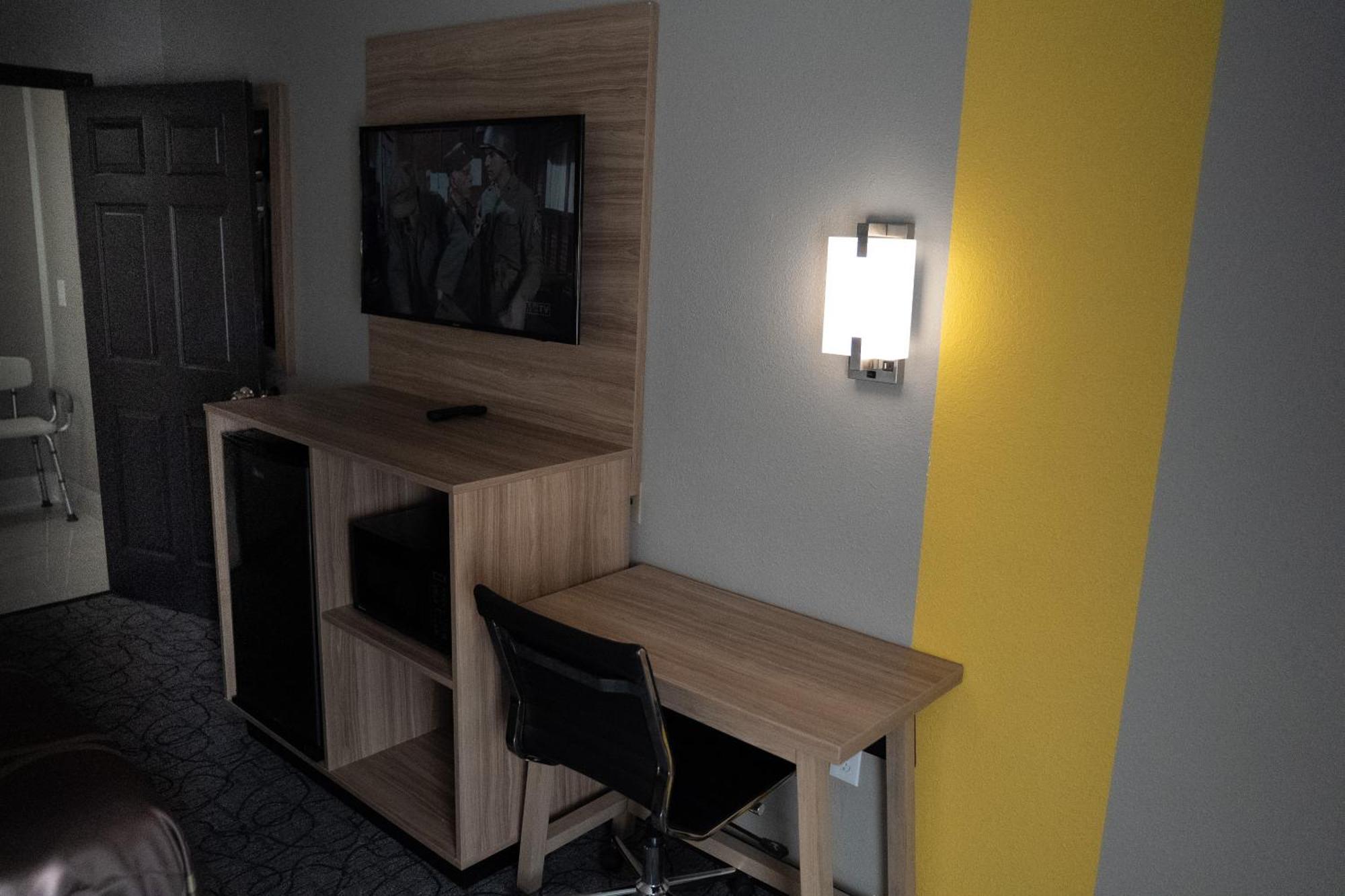 King Room Mobility Access or Non-Smoking