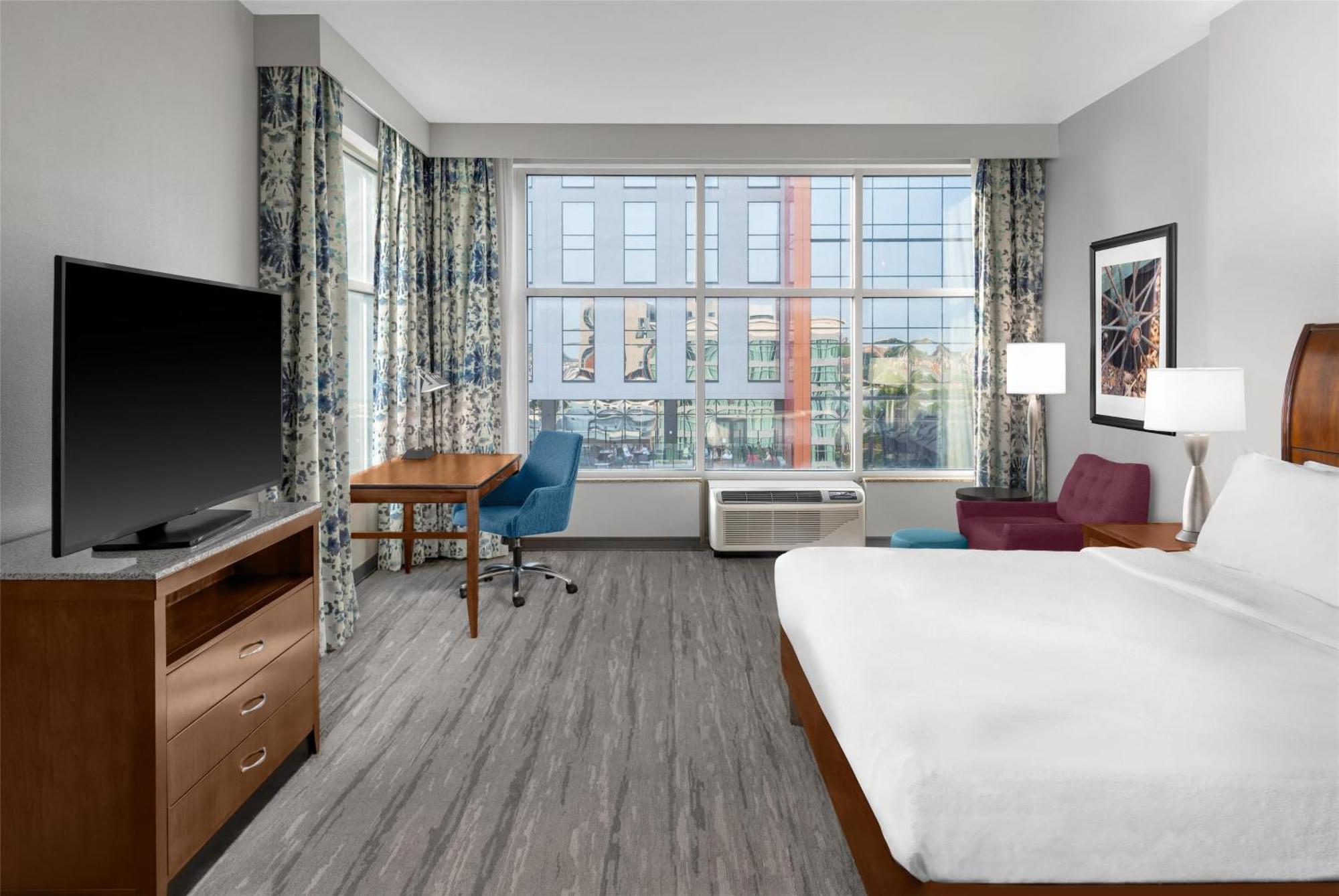 Corner King Room