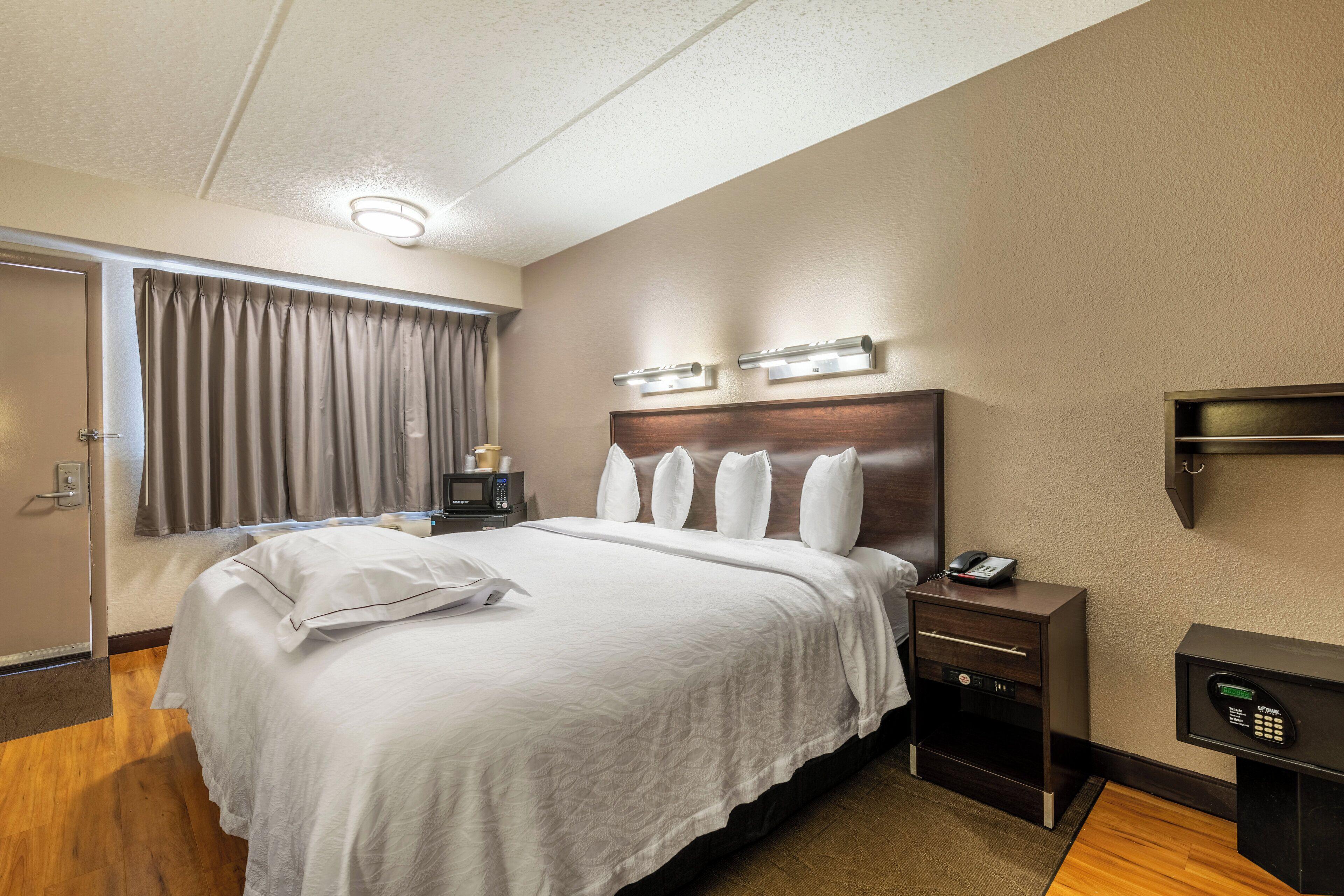 Premium King Room Disability Access Smoke Upgraded Bedding & Snack