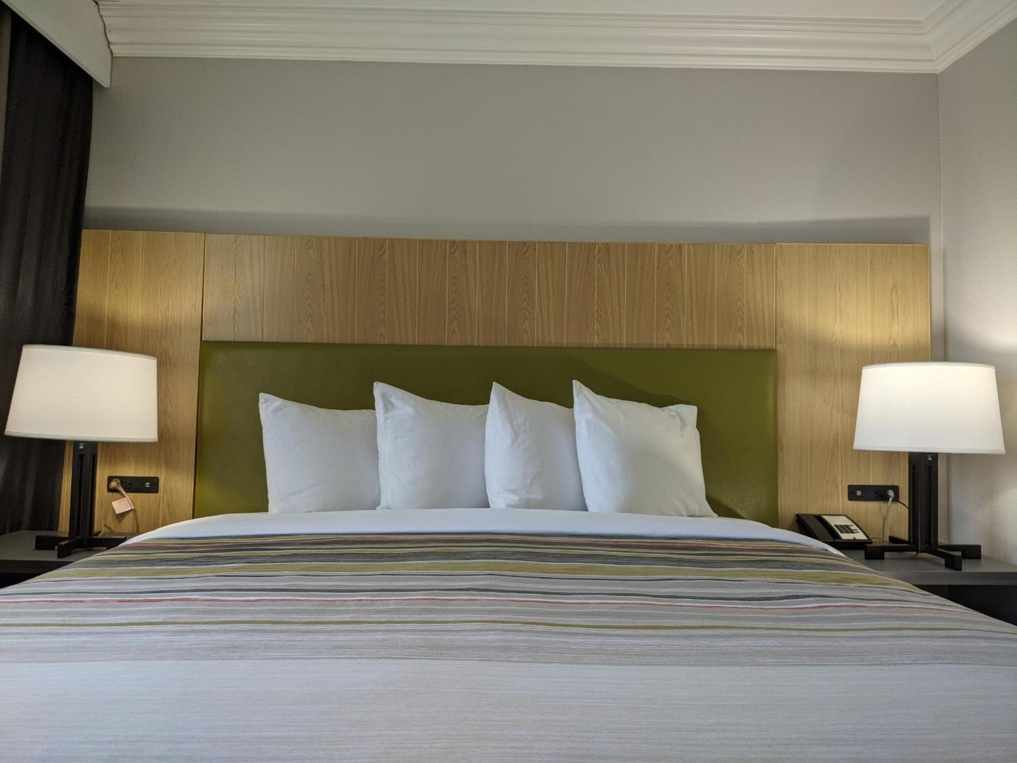 One-Bedroom King Suite Sofa Bed Non-Smoking