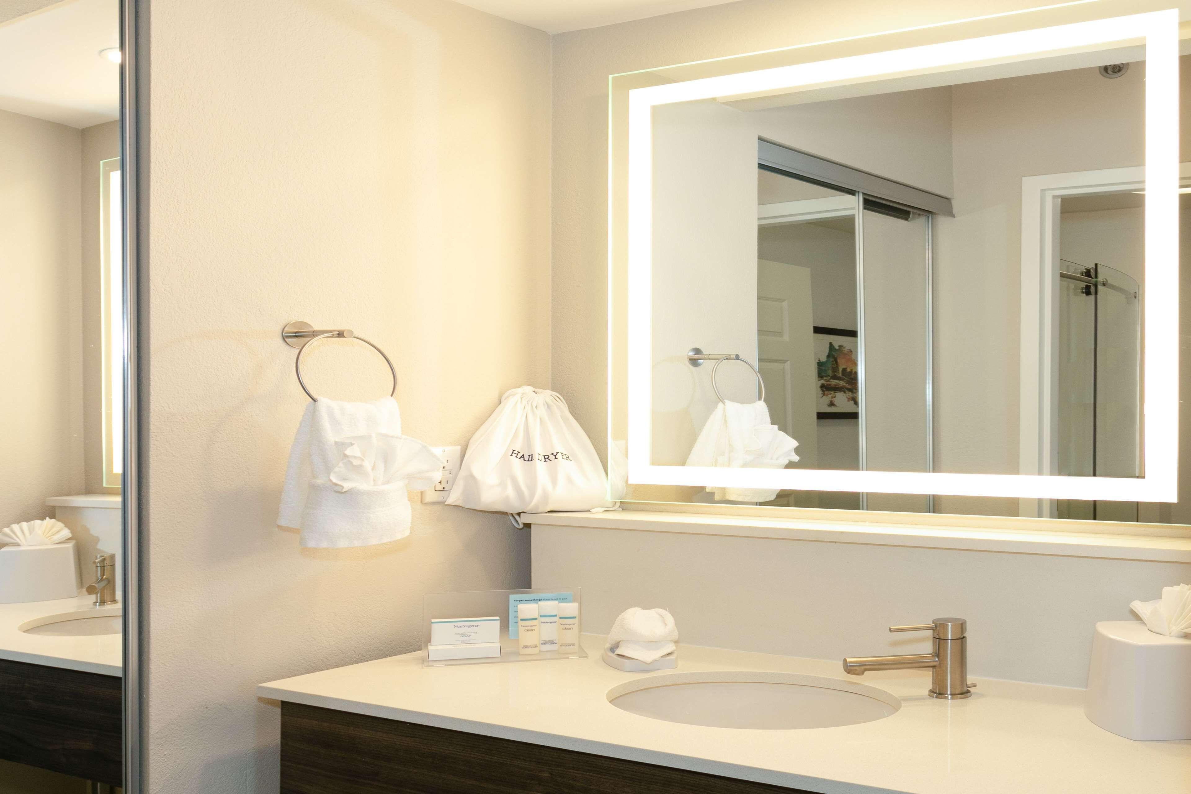 King Suite Kitchen