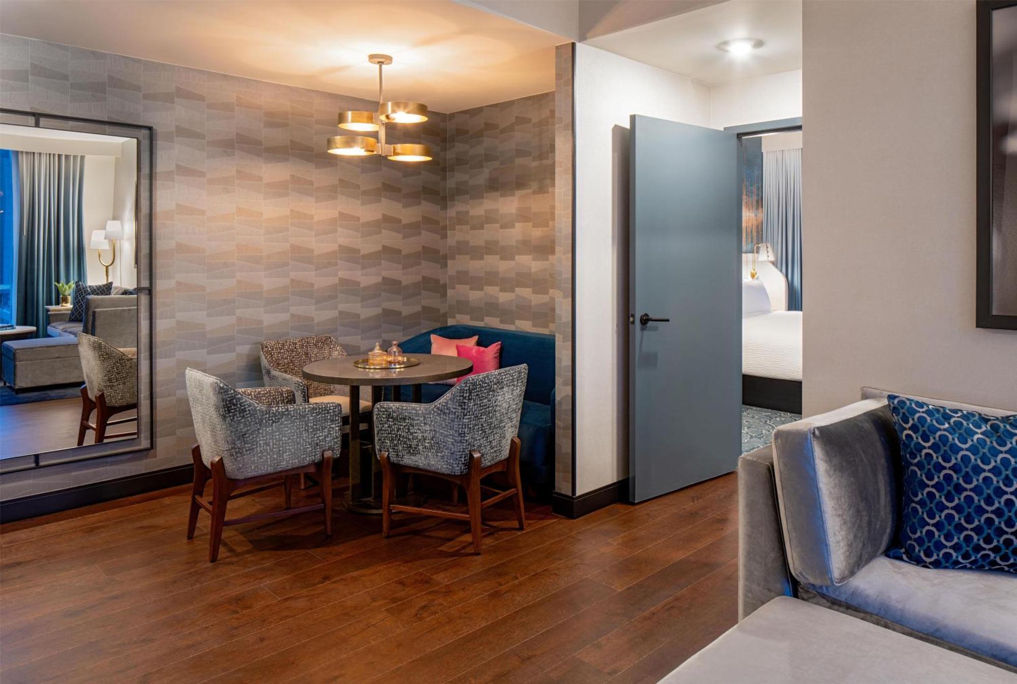 One-Bedroom King Suite