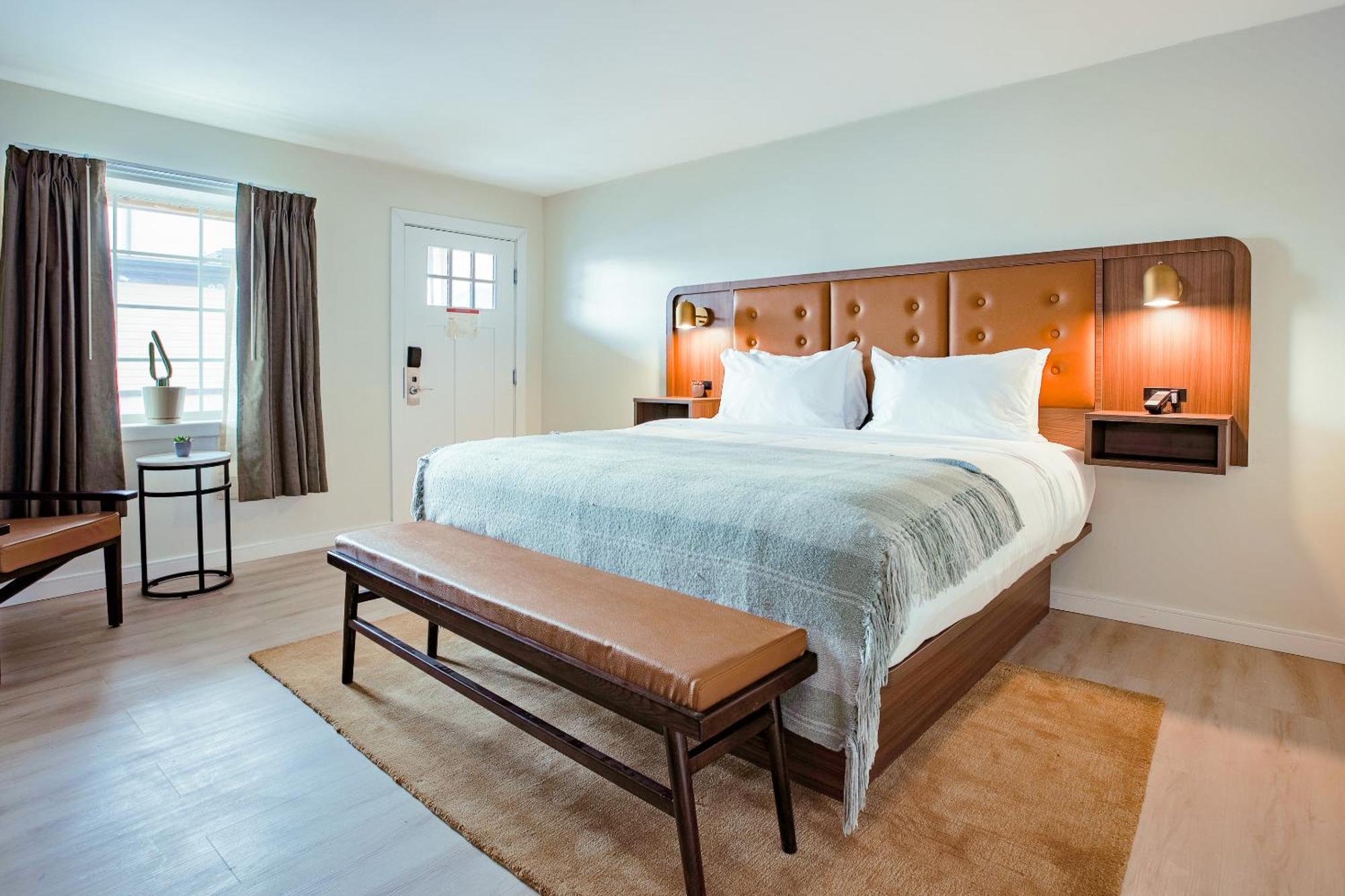 Deluxe King Room