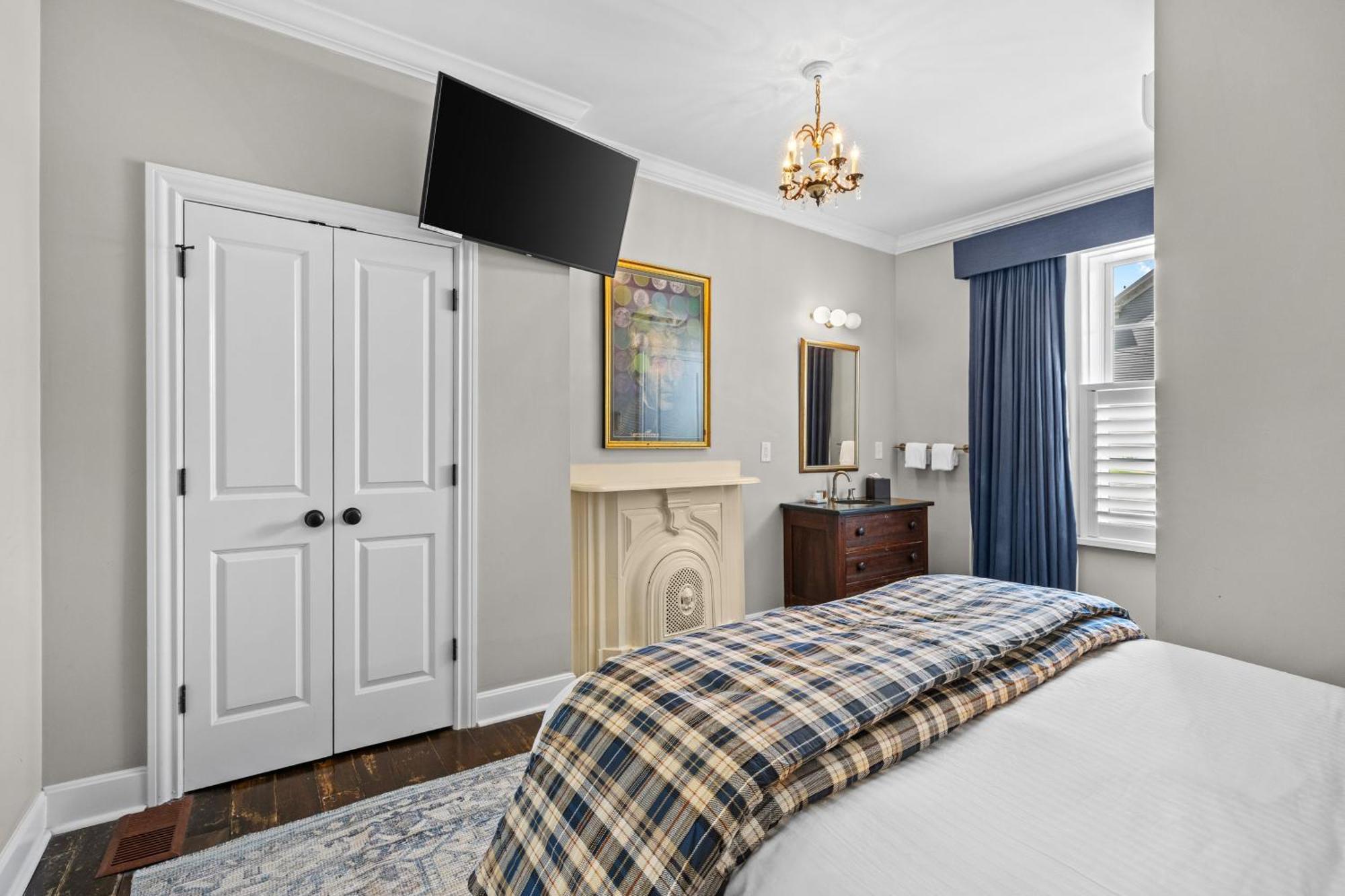 Queen Room