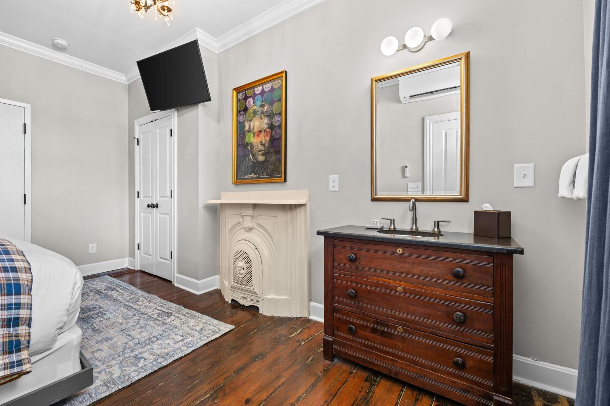 Queen Room