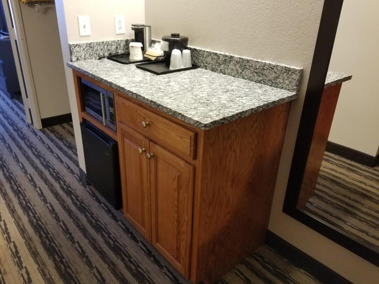 One-Bedroom King Suite,806085438:JPEG