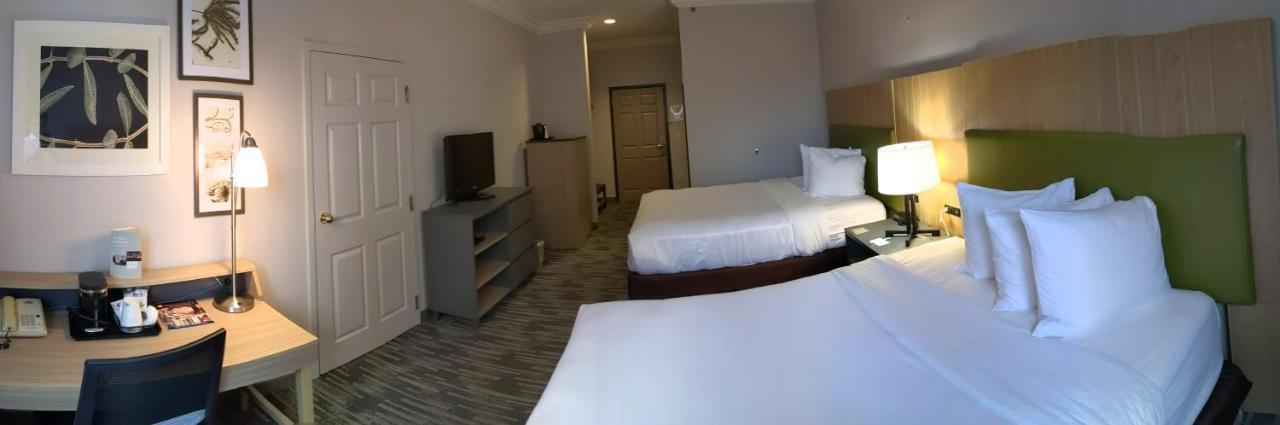 Queen Room Two Queen Beds Non-Smoking