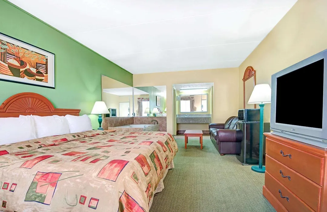 Super 8 By Wyndham Nashville Near Downtown / I-40-1