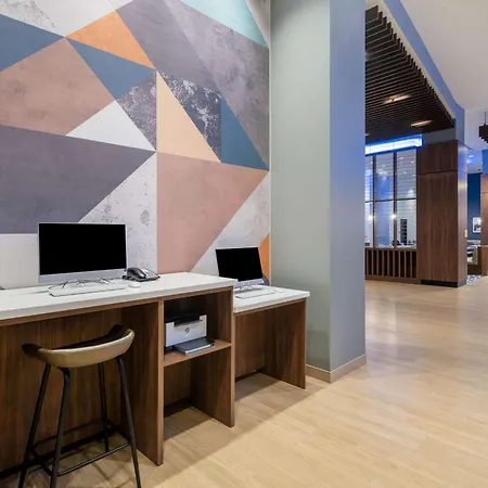 La Quinta Inn & Suites By Wyndham Nashville Downtown Stadium-3