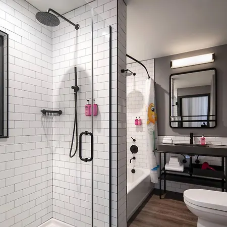Moxy Nashville Vanderbilt Area-2