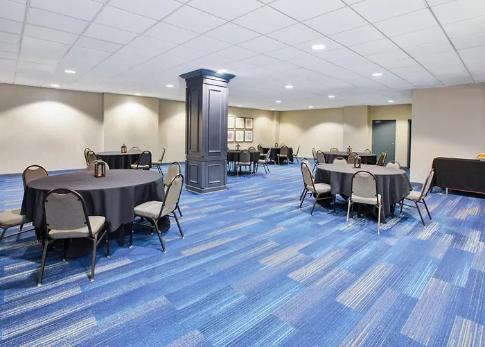 Holiday Inn Express Nashville-Downtown - Broadway By Ihg